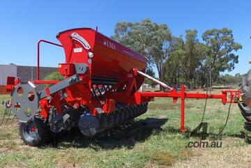 UNIA AMBER 900/3 DRIVE SINGLE DISC SEED DRILL (3.0M)