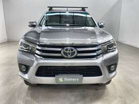 2017 Toyota Hilux SR5 (4x4) - picture2' - Click to enlarge