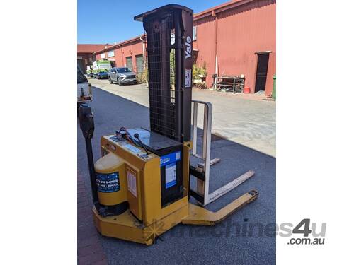 YALE WALK BEHIND ELECTRIC PALLET STACKER