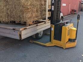 YALE WALK BEHIND ELECTRIC PALLET STACKER - picture2' - Click to enlarge