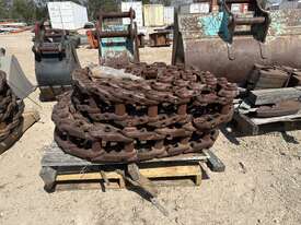 1 x Kobelco Track Chain - picture0' - Click to enlarge