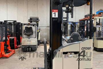 Latest Model 2016 Crown reach truck battery side shift 1.35 Ton 6.8m Like New