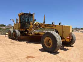 Komatsu GD825A-2 - picture0' - Click to enlarge