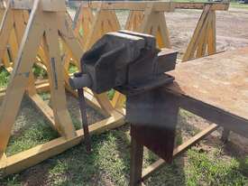 Steel Work Bench - picture0' - Click to enlarge