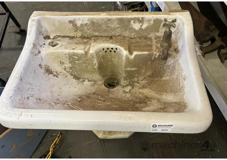 Used PORCELAIN SINK & PEDESTAL PORCELAIN SINK PEDESTAL Market Gardening