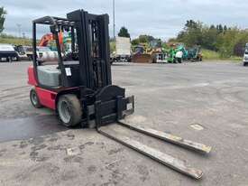 Samsung SF30L 3 Stage Forklift Truck - picture0' - Click to enlarge