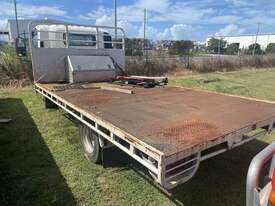 2009 ISUZU NPR300 TRAY TRUCK - picture2' - Click to enlarge