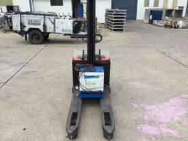 2014 BT SWE080L Pallet Mover (Electric) - picture2' - Click to enlarge