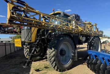 CROPLANDS Rogator 1300C Sprayer