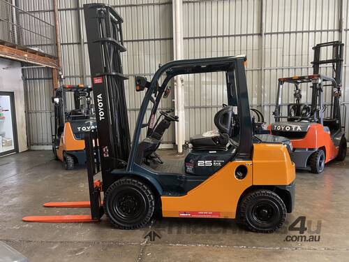 TOYOTA 2007 BUILD 8FG25 8 SERIES 2.5 TON 2500 KG CAPACITY LPG GAS FORKLIFT 4500 MM 2 STAGE 