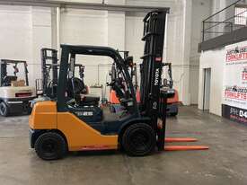 TOYOTA 2007 BUILD 8FG25 8 SERIES 2.5 TON 2500 KG CAPACITY LPG GAS FORKLIFT 4500 MM 2 STAGE  - picture1' - Click to enlarge