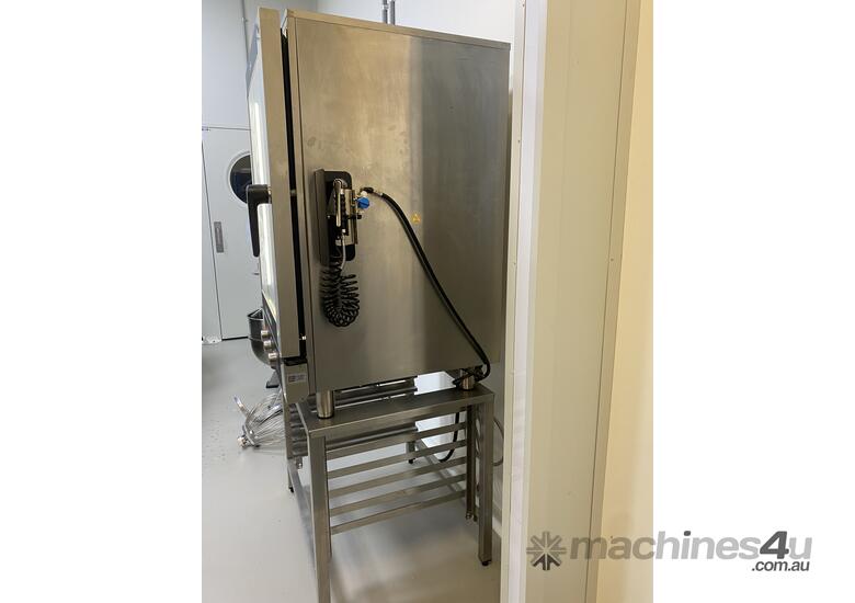 caption Oven Turbofan EC40M10 - Full Size 10 Tray Manual / Electric Combi Oven with direct steam