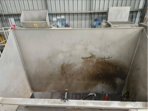 caption Paddle Animal Feed Mixer Machine