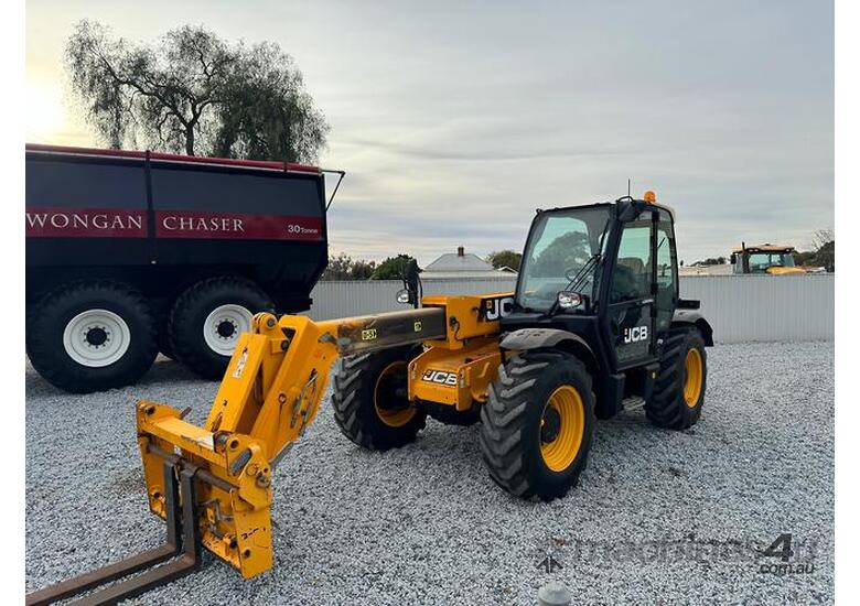 caption 2014 JCB 531-70 Agri Telehandler