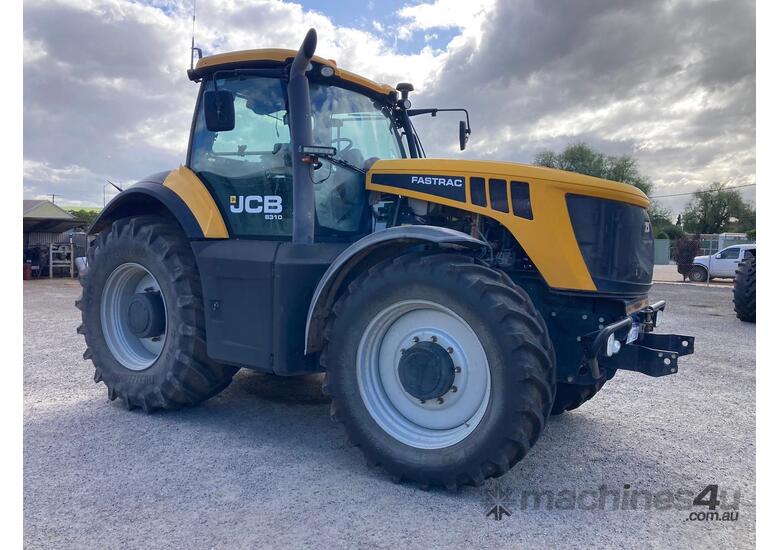 2013 JCB 8310 FASTRAC TRACTOR 