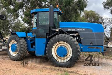 New Holland   TRACTOR 9682