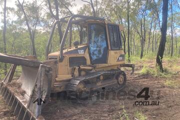 Caterpillar 2005 CAT D3G XL 6700 Hours Caterpillar 2005 CAT D3G XL 6700 Hours