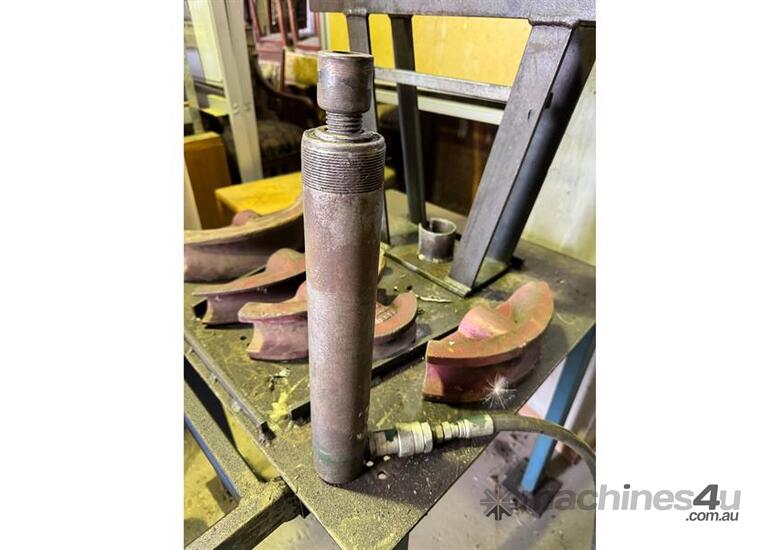caption PIPE BENDING TABLE / KIT