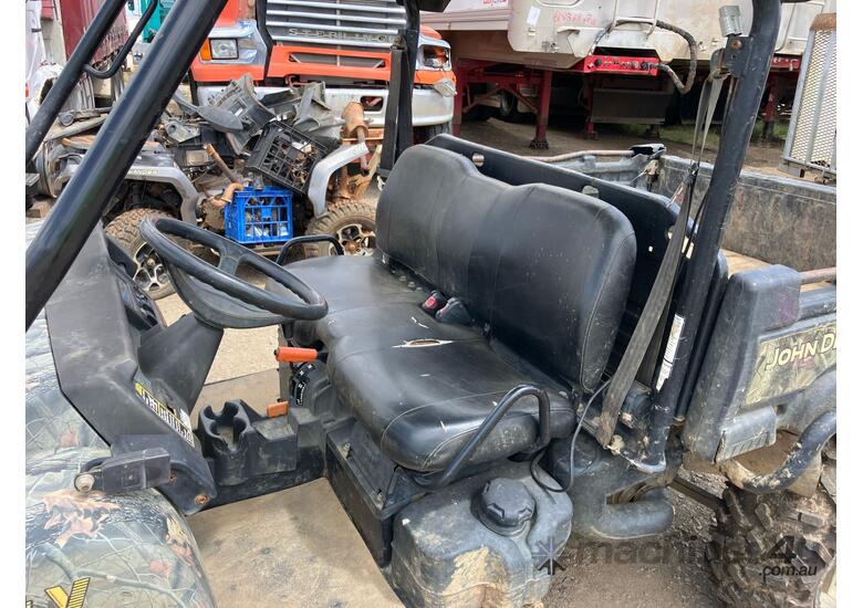 caption 2016 John Deere Gator ATV/VTT