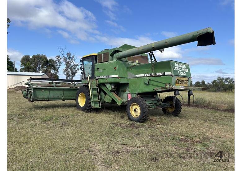 caption JOHN DEERE 8820 COMBINE HARVESTER