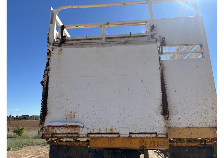 caption 1965 Haulmark Dual Axle Single Deck