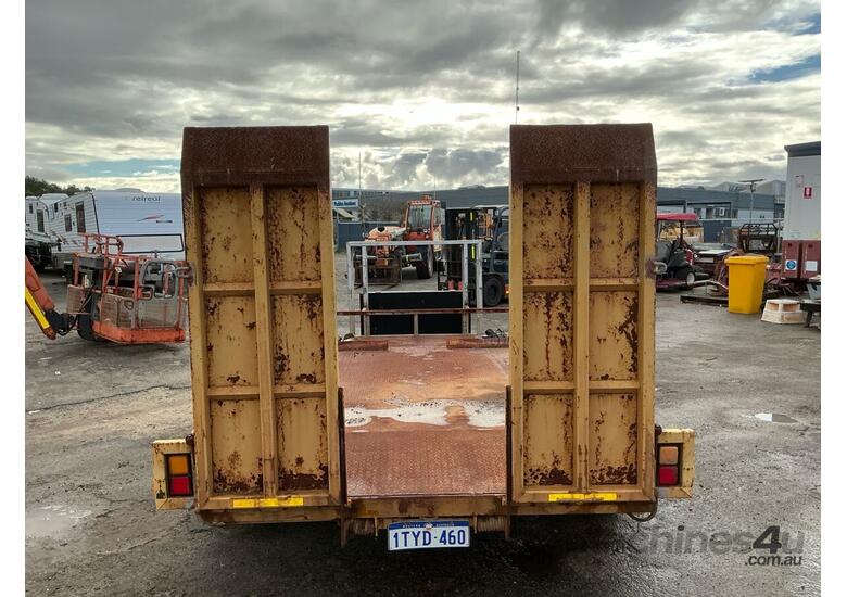 caption 2008 Custom Beaver Tail Plant Trailer