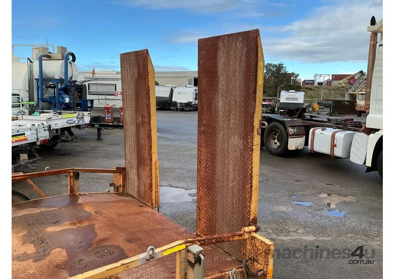 caption 2008 Custom Beaver Tail Plant Trailer