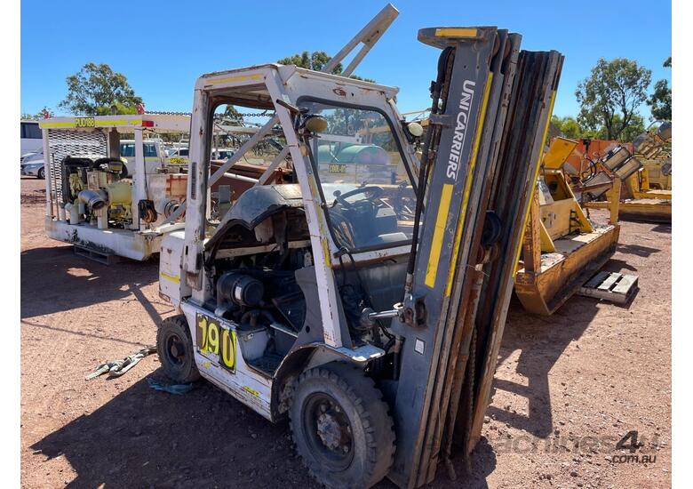 caption Uni Carriers Corporation KY1F2A25U Forklift