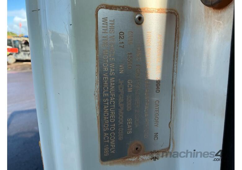 2017 Hino FG 500 1628 Crew Cab Service Body