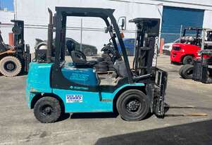 Sumitomo 2.5 Tonne clear view container mast forklift
