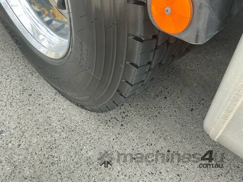 2017 Volvo FH16 Prime Mover Sleeper Cab