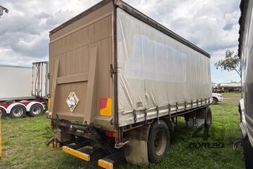 2001 Vawdrey VBD3 Tandem Axle Curtainsider Dog Trailer