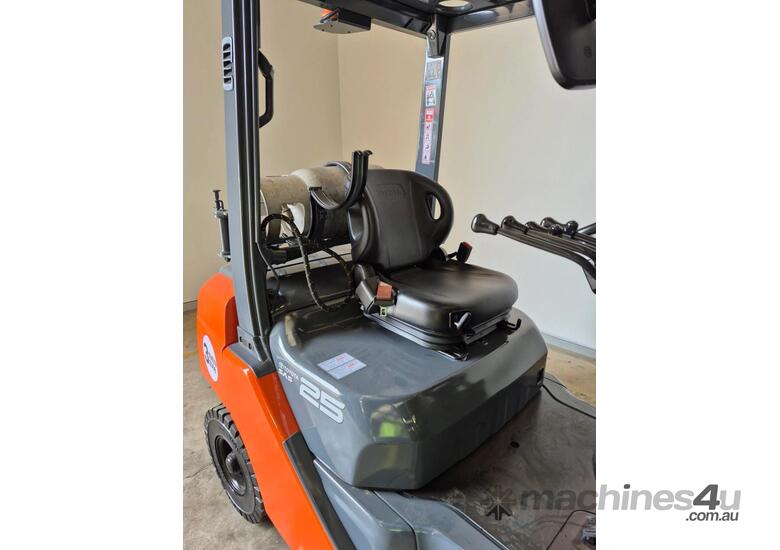 Toyota 8FG25 IC Truck - 2.5 tonne