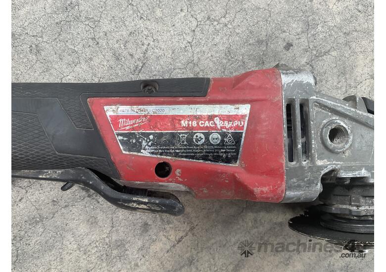 Milwaukee M18 CAG125XPD Cordless Angle Grinder