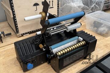 BenchDeluxe Semi-Automatic Labeller