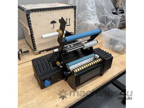 BenchDeluxe Semi-Automatic Labeller