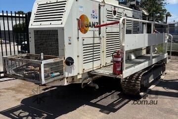 Tracked concrete pump