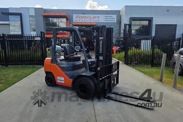 Toyota Forklift 2.5T Container Mast Dual Wheel (Unit#: U928)