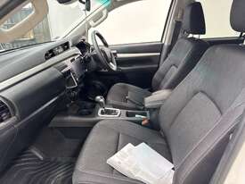 2023 Toyota Hilux SR5 4x4 Dual Cab Utility (Diesel) (Auto) - picture1' - Click to enlarge