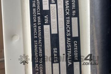 Titan 2011 Mack   Prime Mover