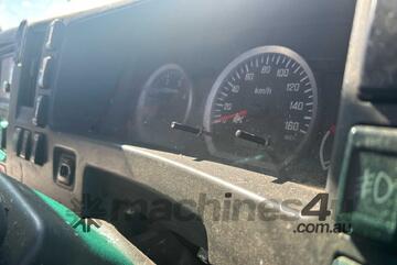 Isuzu 2015   NPR Table Top