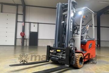 HELI CPD20SQ-B2LIG3-M 2T 3 Wheel Electric Forklift 3 Stage 4.8m Mast