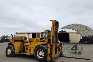 Clark   18t Forklift