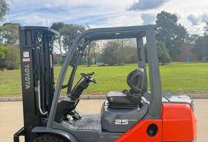2021 Toyota 62-8FD25 2.5T Diesel Forklift 4.7M Lift Height with 360 Cascade Rotator