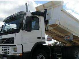 2000 VOLVO FM7 Tipper - picture0' - Click to enlarge