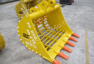 SEC 20 Ton Sieve Bucket for Komatsu PC200/PC220 - Includes Pin, 1500mm Width, 75mm Gap