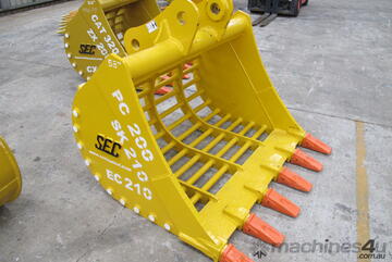 SEC 20 Ton Sieve Bucket for Komatsu PC200/PC220 - Includes Pin, 1500mm Width, 75mm Gap SEC 20 Ton Sieve Bucket for Komatsu PC200/PC220 - Includes Pin, 1500mm Width, 75mm Gap