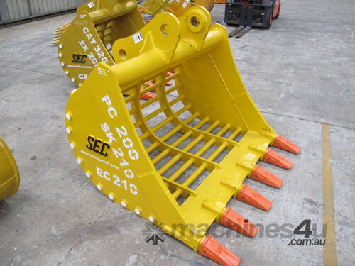 SEC 20 Ton Sieve Bucket for Komatsu PC200/PC220 - Includes Pin, 1500mm Width, 75mm Gap