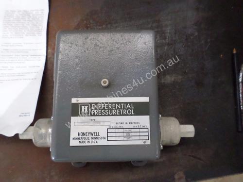 HONEYWELL P606A DIFFERENTIAL PRESSURE CONTROLLER#P