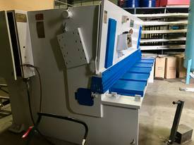 Durma reconditioned 3070 X 12mm guillotine - picture2' - Click to enlarge